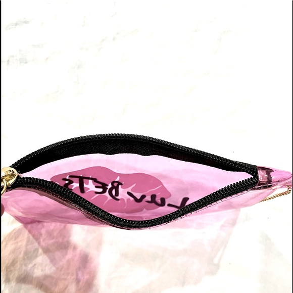 LUV BETSEY JOHNSON Coin Purse Wristlet Pouch Clear Jelly Fuschia Pink Lips NWOT - Picture 5 of 7